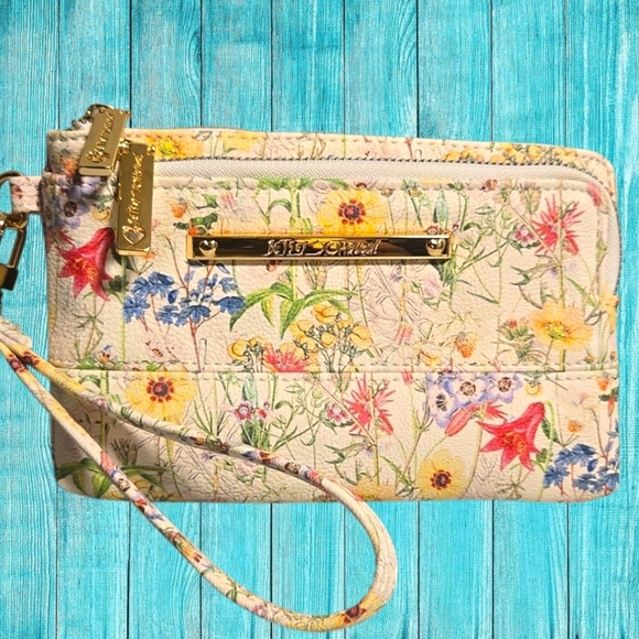 Betsey Johnson Feminine Floral Y2K Large Wristlet Pouch - Picture 4 of 7